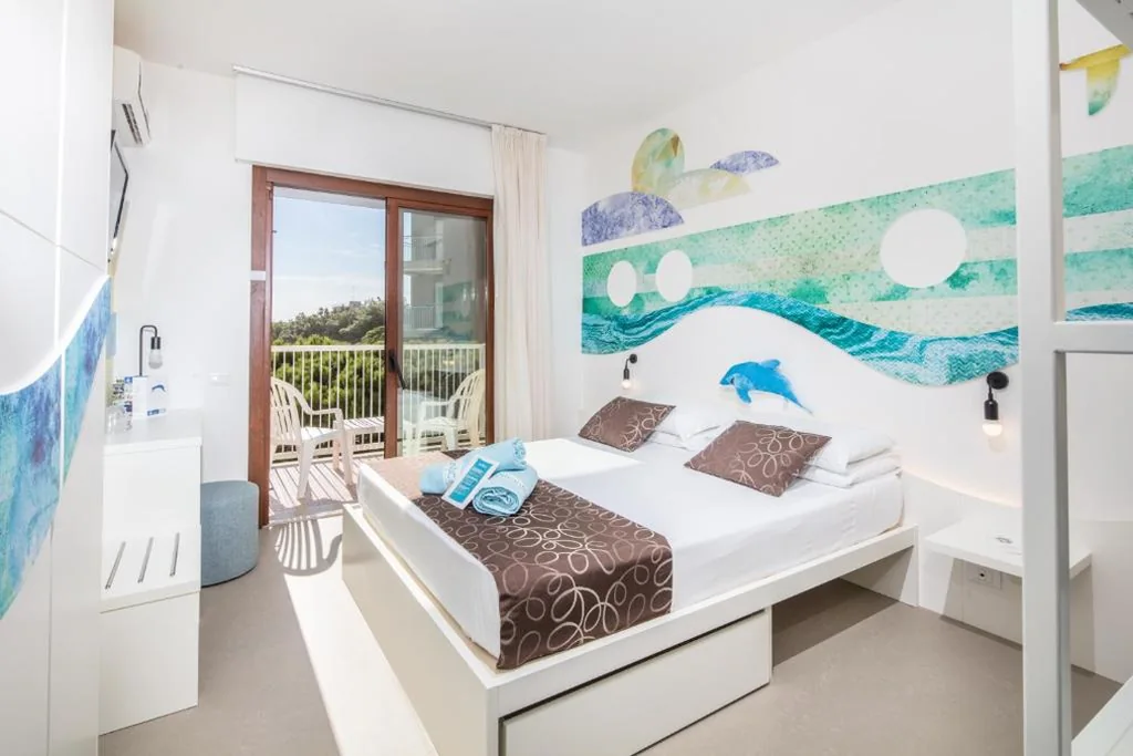 Family Room with Balcony — Hotel Atlantic
