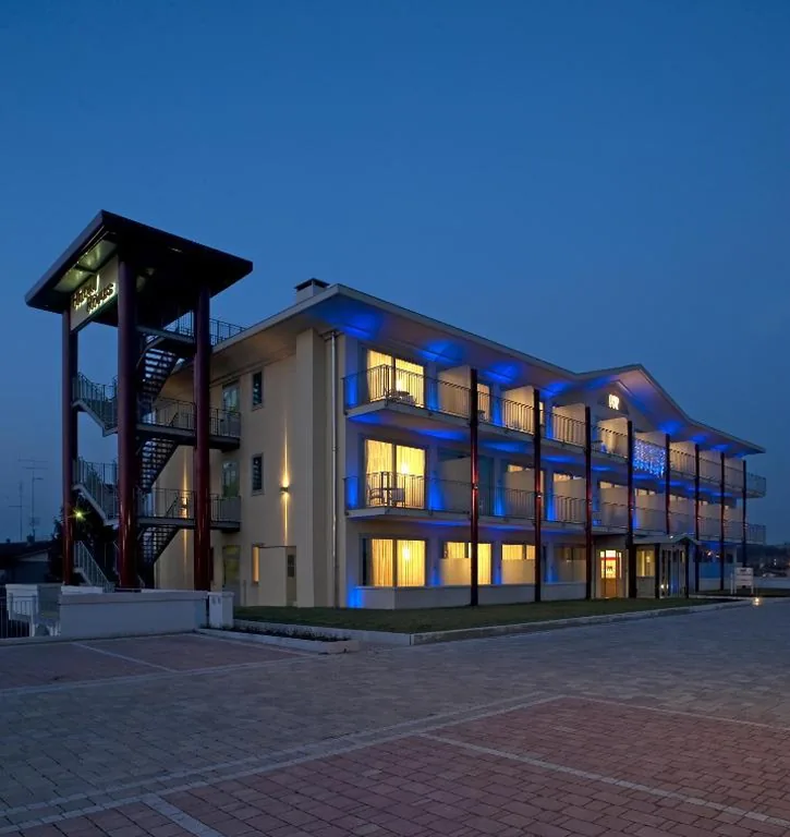 Camera Familiare con Balcone — Hotel Rivus