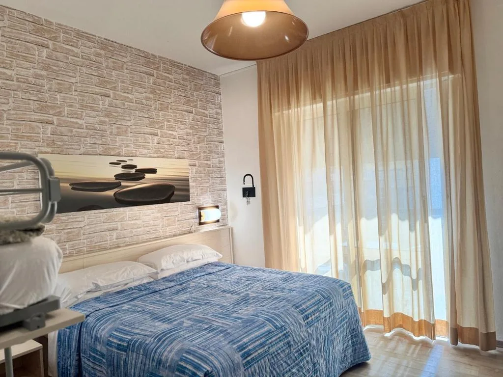 Camera Familiare con Balcone — Regina Urban Beach Hotel