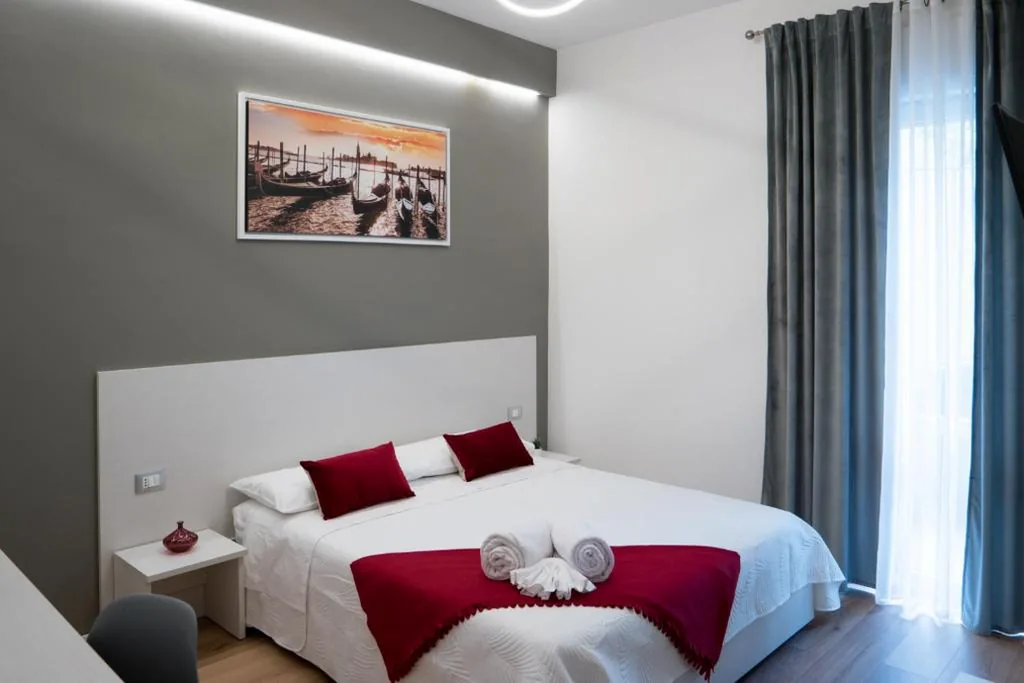 Camera Familiare con Balcone — Venice Rooms