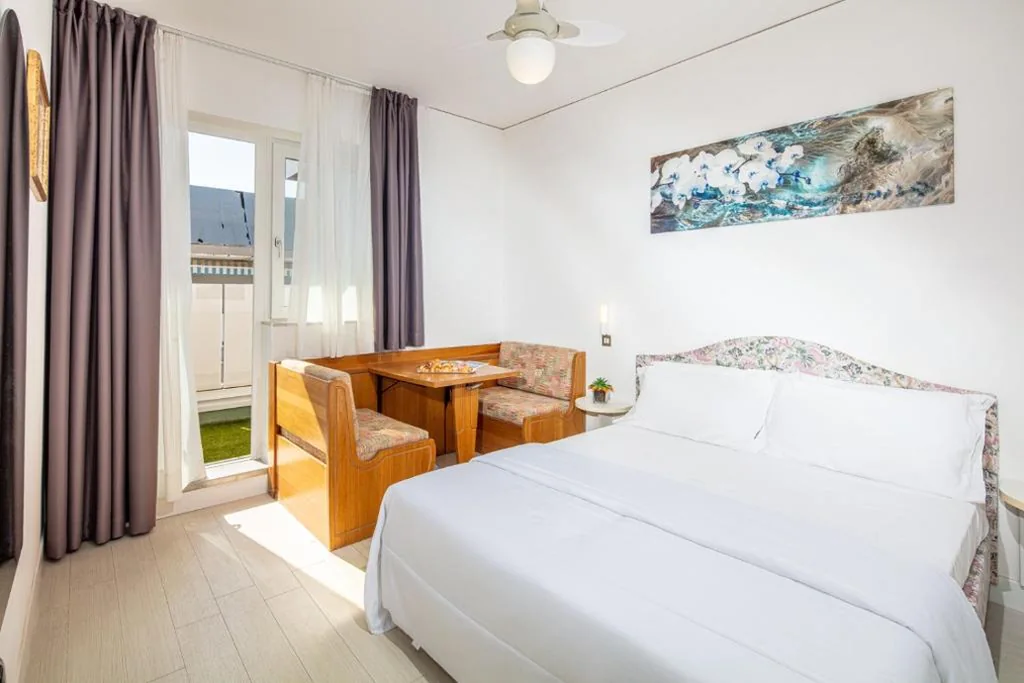 Family Room with Bunk Bed (2 Adults + 2 Children) — Hotel Alexander