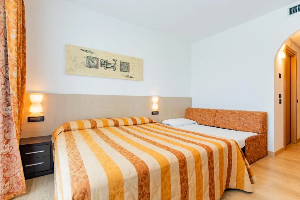 Camera Familiare con Letto Supplementare (2 Adulti + 1 Bambino) — Hotel Olympus