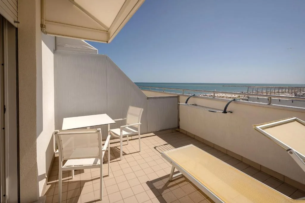 Family Room with Terrace — Hotel Parigi