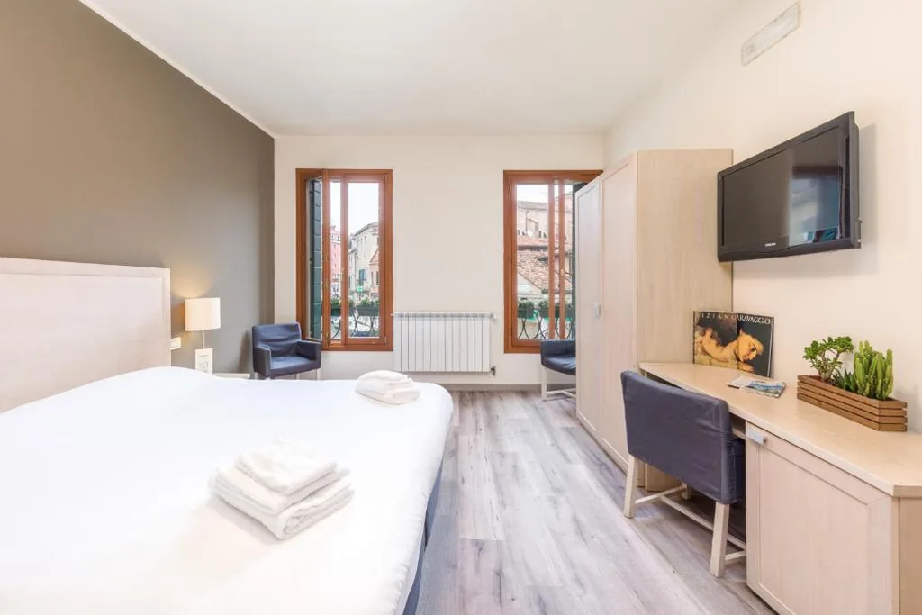 Family Room with Canal View — Casanova ai Tolentini