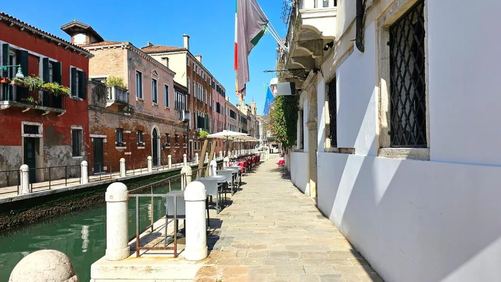 Family Room with Canal View — Hotel Messner