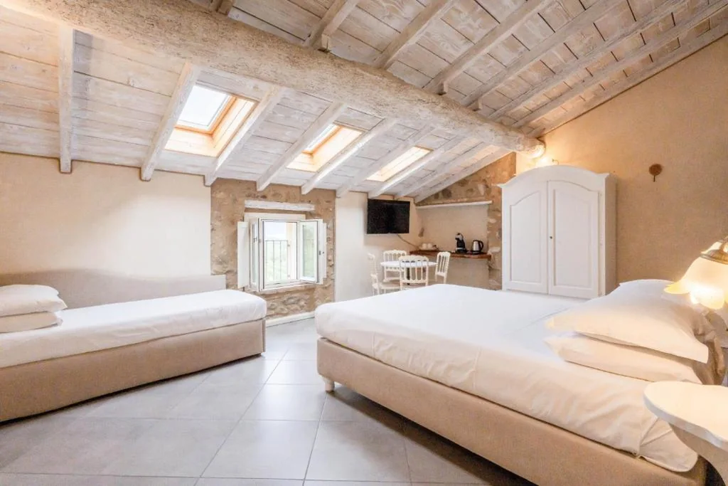 Camera Familiare con Vista Lago — Casal del Pigno – Contry House with Pool
