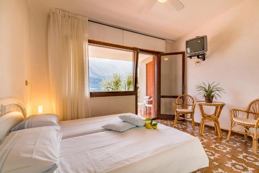 Camera Familiare con Vista Lago - Dependance — Hotel Riviera Panoramic Green Resort