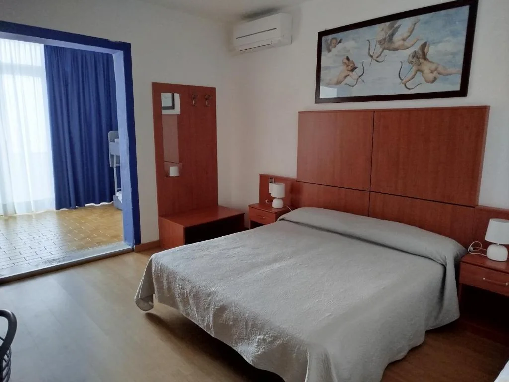 Camera Familiare con Vista Mare e Balcone — Hotel Silva Frontemare PARK & BEACH-PLACE INCLUDED