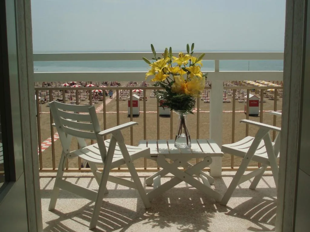 Camera Familiare con Vista Mare — Hotel Tizian Beach