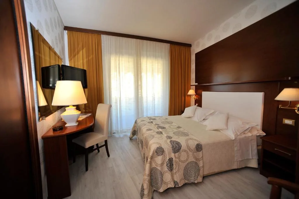 Family Room with Partial Sea View — Hotel Corallo