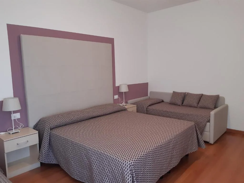 Camera Familiare con Vista Mare Laterale — Hotel Telenia