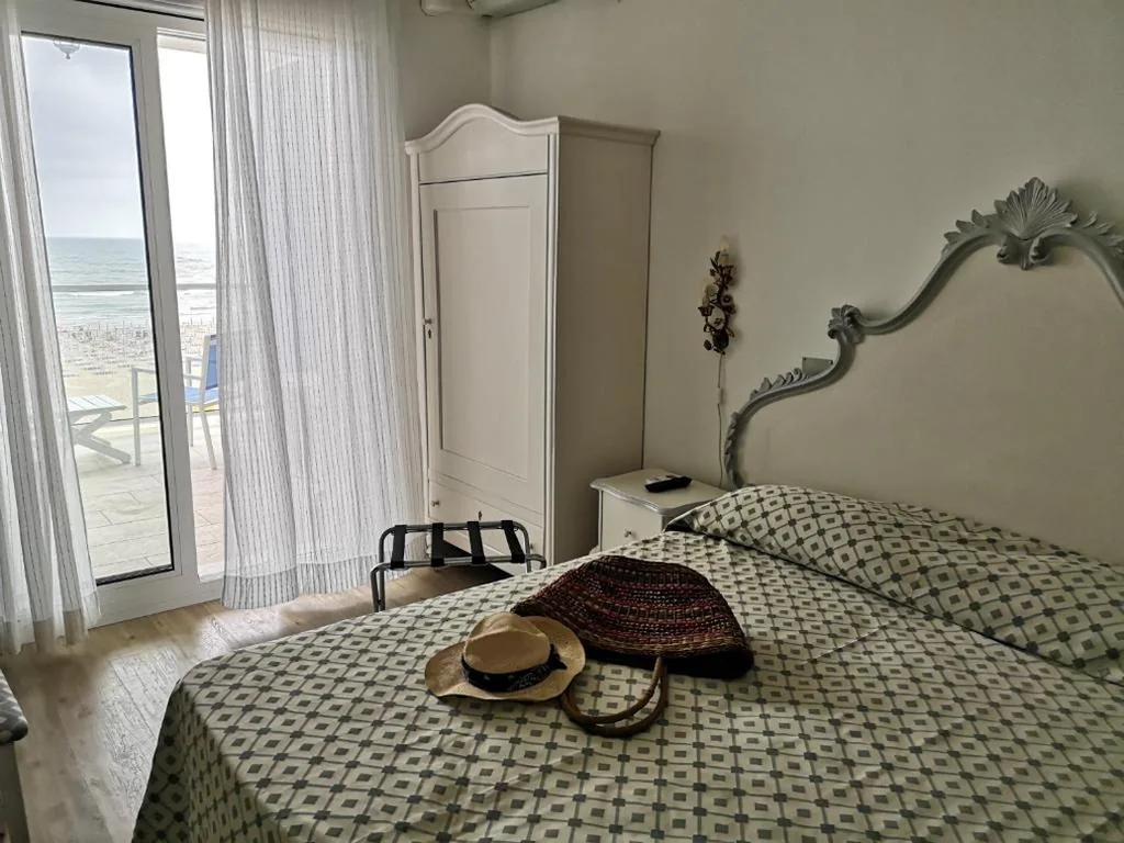 Camera Familiare con Vista Mare Laterale — Hotel Tizian Beach