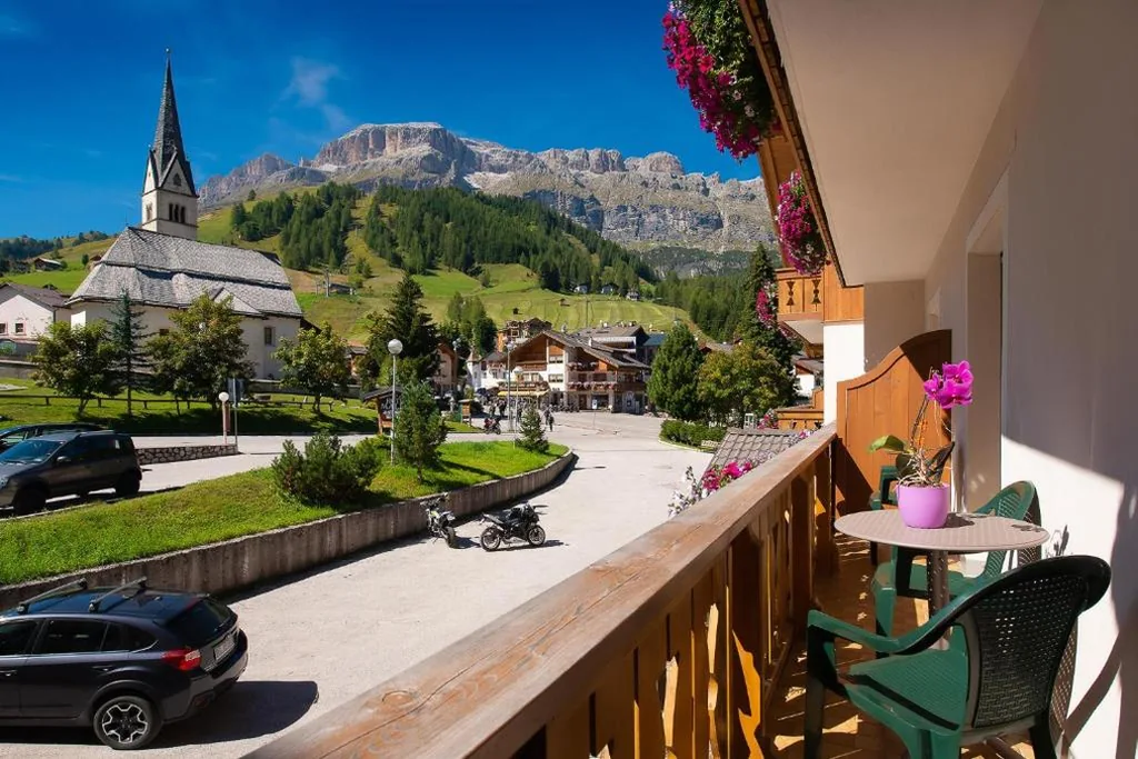Camera Familiare con Vista Montagna — HOTEL B&B MARILENA