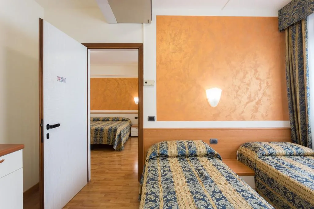 Family Room — Hotel Airmotel