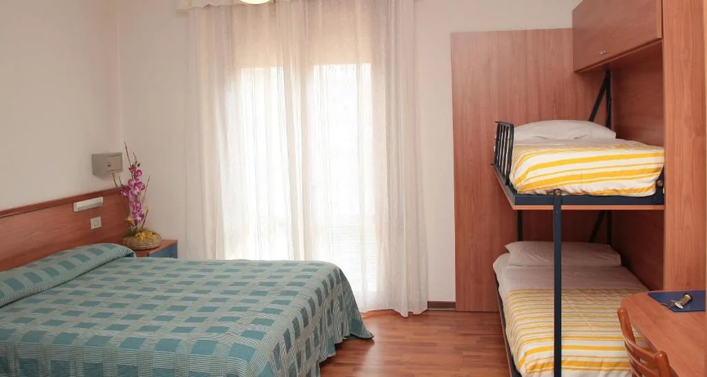 Camera Familiare — Hotel Midi