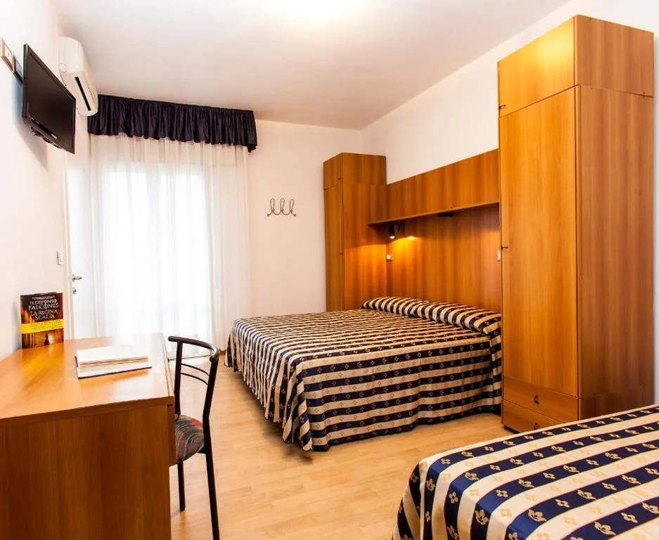 Camera Familiare Standard — Hotel Arizona