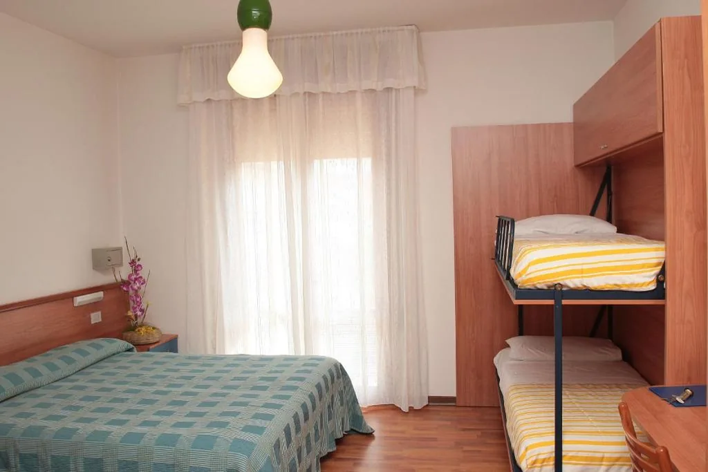 Camera Familiare Standard — Hotel Midi