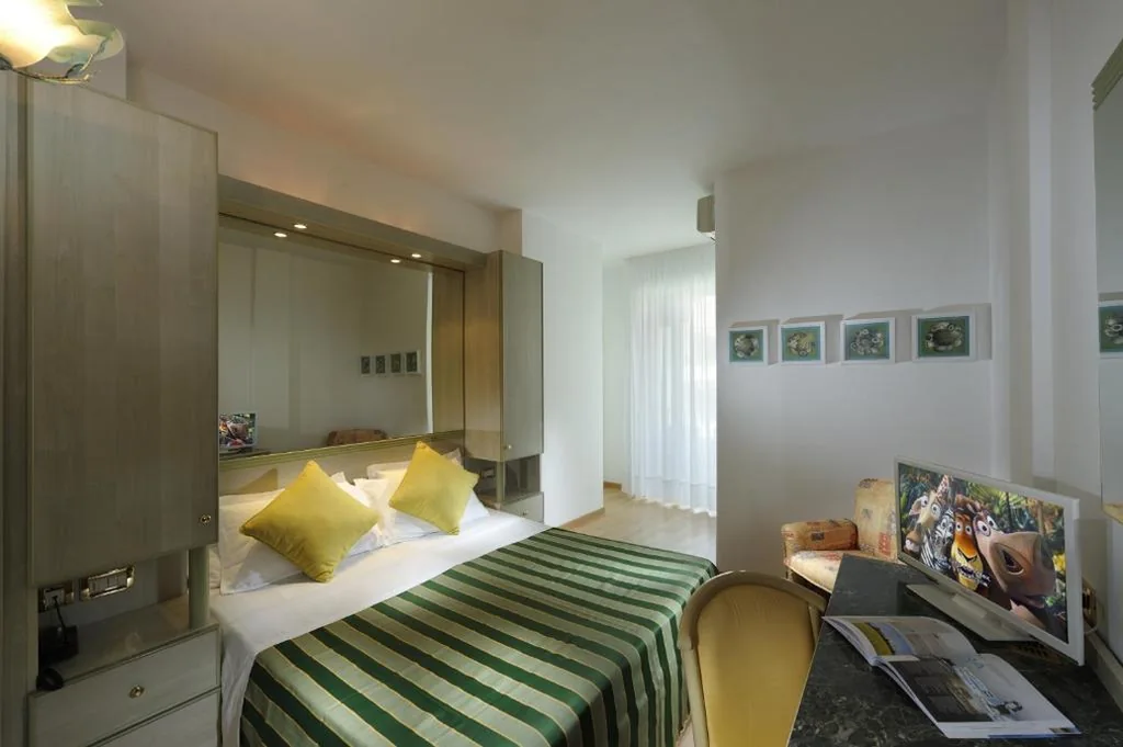 Camera Familiare Standard — Hotel Montecarlo