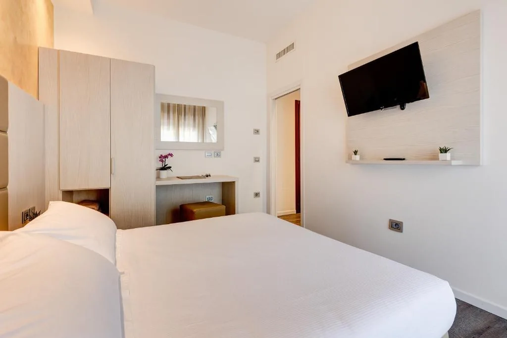 Camera Familiare Standard — Hotel Piccadilly