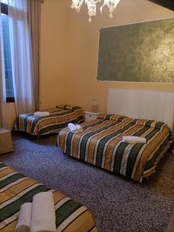 Standard Family Room — Palazzo Lion Morosini – Check in presso Locanda Ai Santi Apostoli
