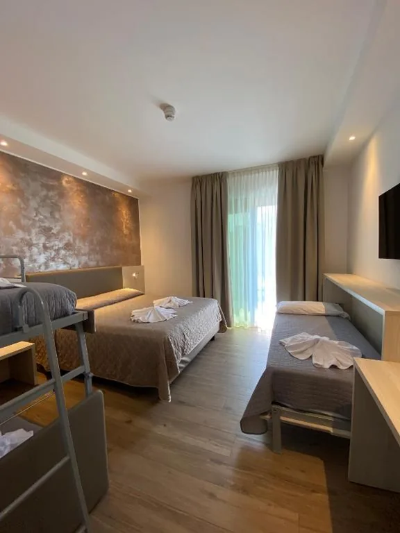 Camera Familiare Superior con Terrazza — Hotel ALDEBARAN & Restaurant