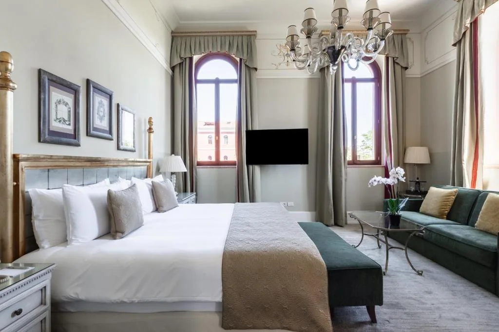 Grand Deluxe Room — San Clemente Palace Venice
