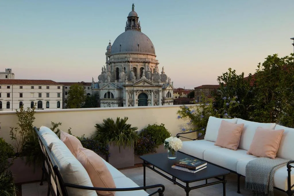 Camera King con Terrazza e Vista Canale — The St. Regis Venice