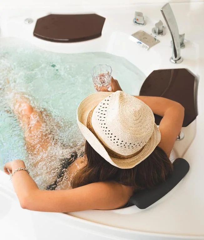 King Room with Spa Bath — Plaza Lago di Garda Rooms – Rooftop, Lakeview & Jacuzzi