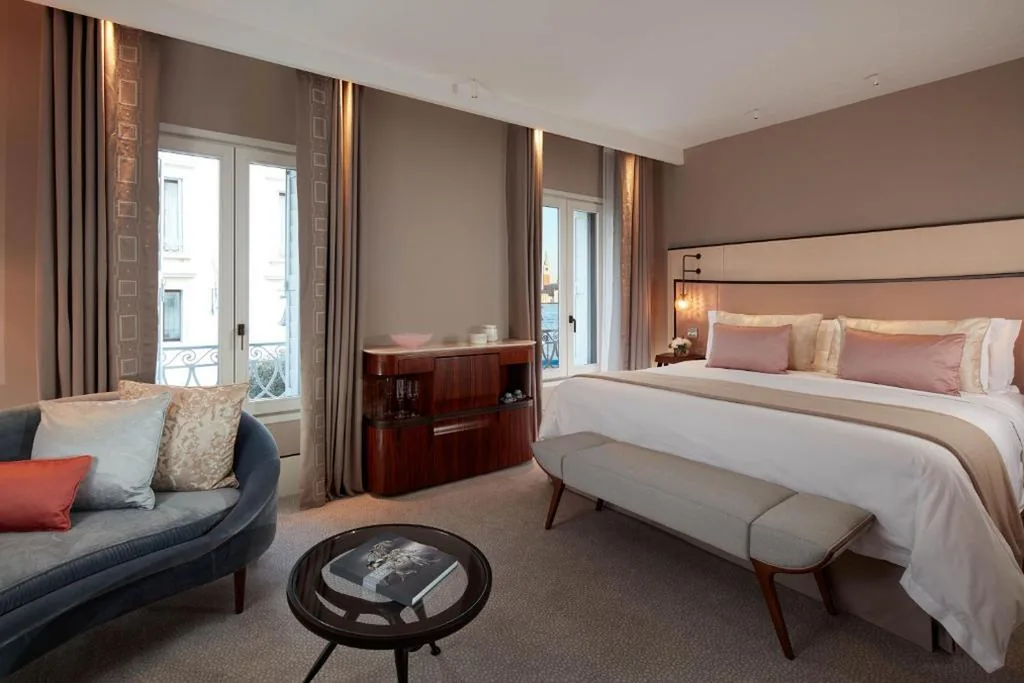 Camera King con Vista Canale Parziale — The St. Regis Venice