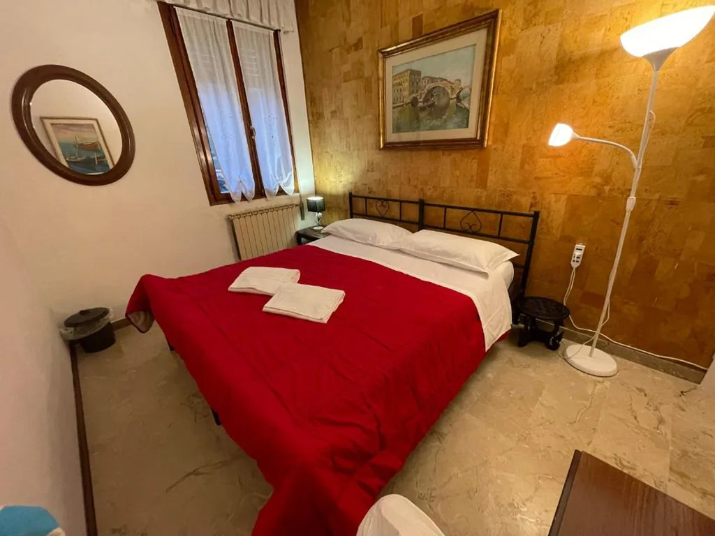 King Room with Garden View — Welcome to Venice Royalclass