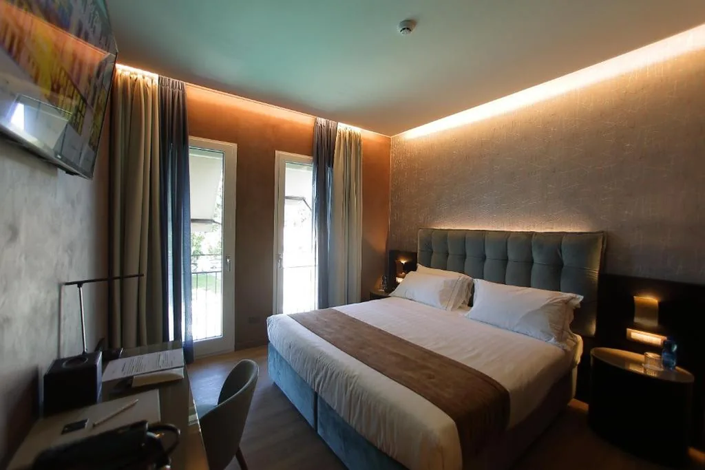 Camera King con Vista Lago — Hotel Bell’arrivo by Dori