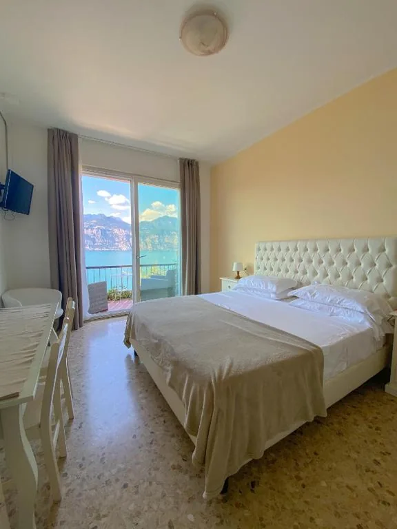 King Room with Lake View — Villa Emma Malcesine