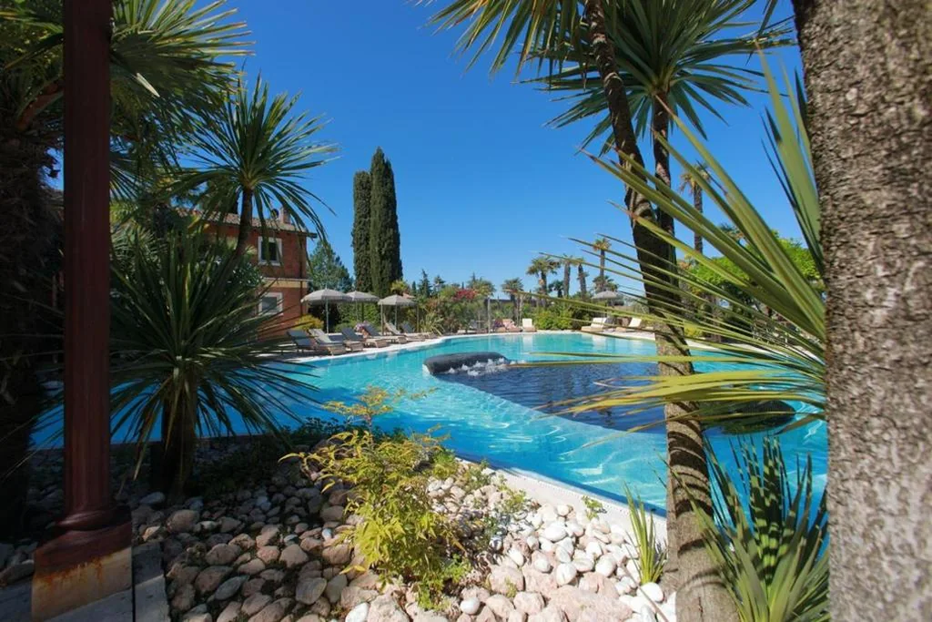 King Room with Pool View — La Boheme Chambres