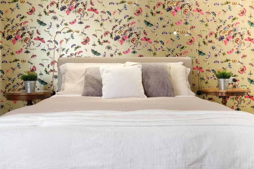 Deluxe King Room — Olimpia House room