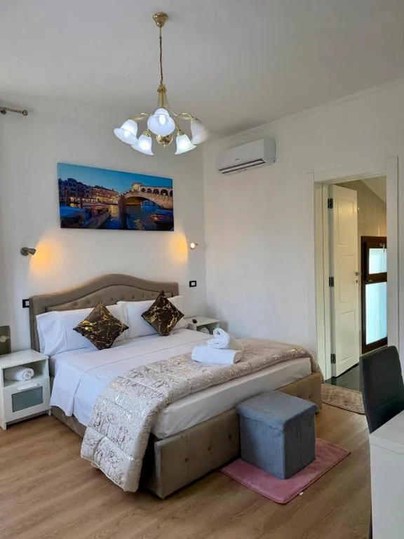 Deluxe King Room — venice star villa