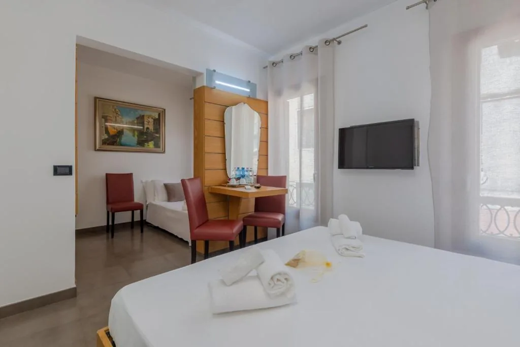 Standard King Room — Antico Casin