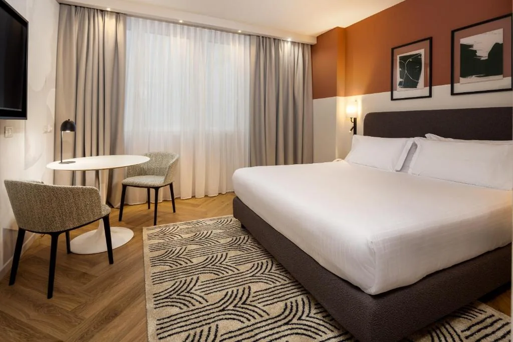 Standard King Room — Crowne Plaza Padova by IHG