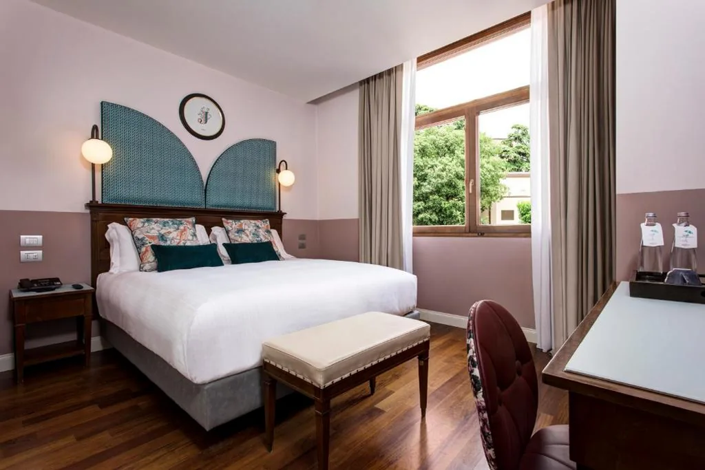 Standard King Room — Hotel Indigo Verona – Grand Hotel Des Arts by IHG