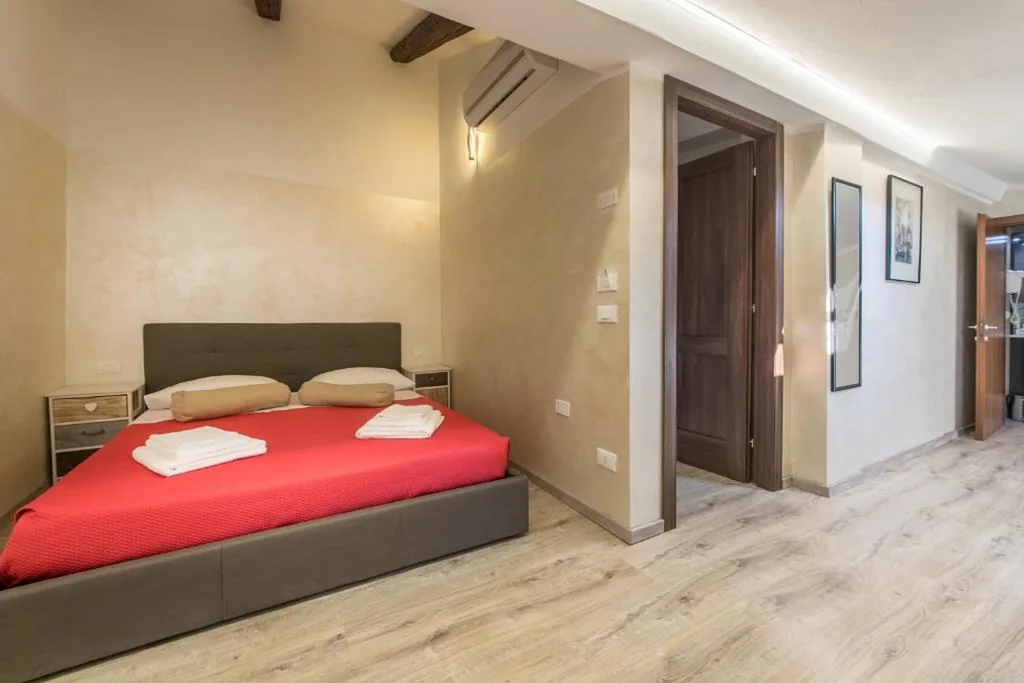 Standard King Room — Red Lion Guest House