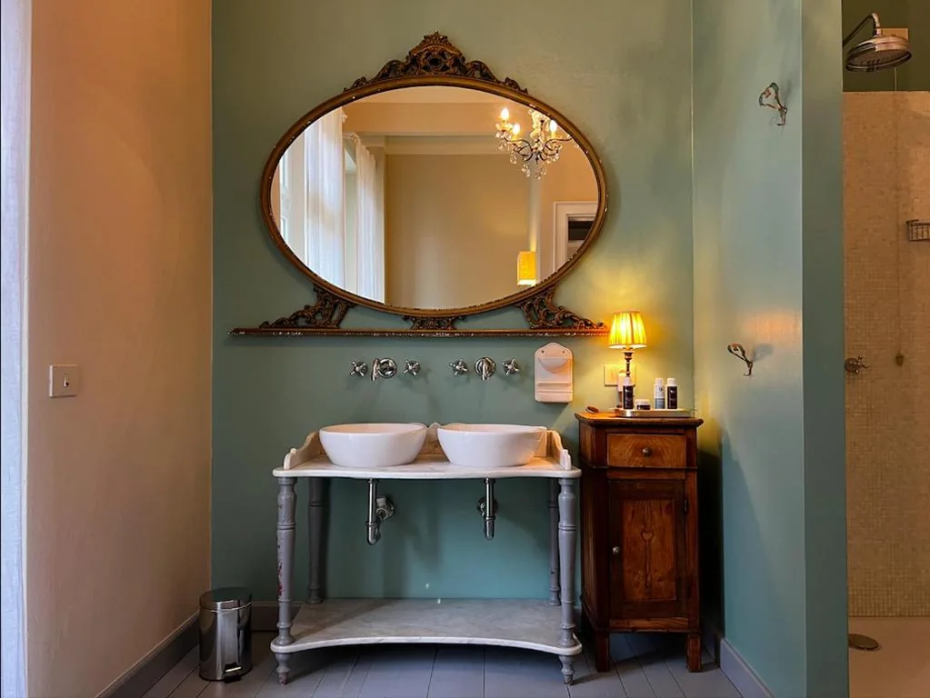 Superior King Room — Casa Zavi
