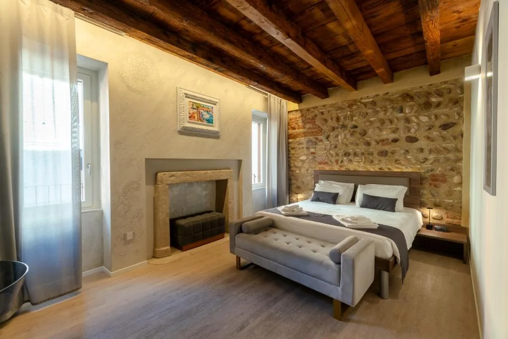 King Superior Room — La Casa in Paese