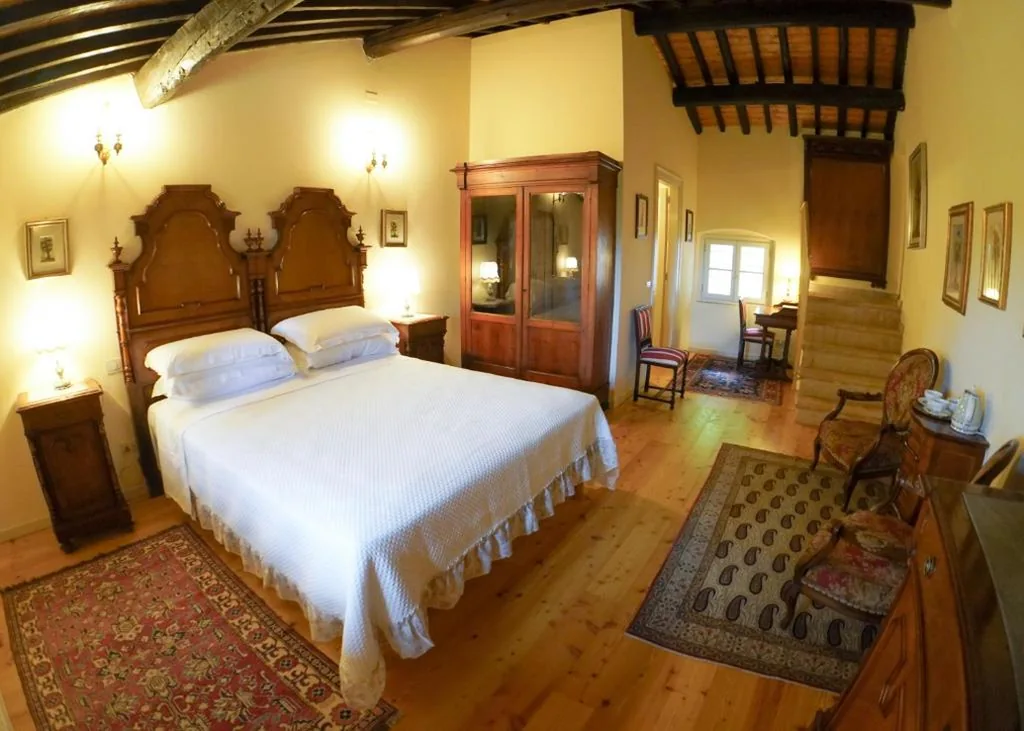 Superior King Room — Villa Dorigny Dimora Storica con Affreschi e Giardino