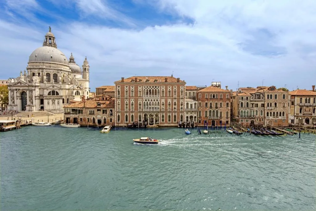 Camera Landmark più spaziosa con vista sul canale, 1 letto king o 2 letti singoli — The Gritti Palace, a Luxury Collection Hotel, Venice