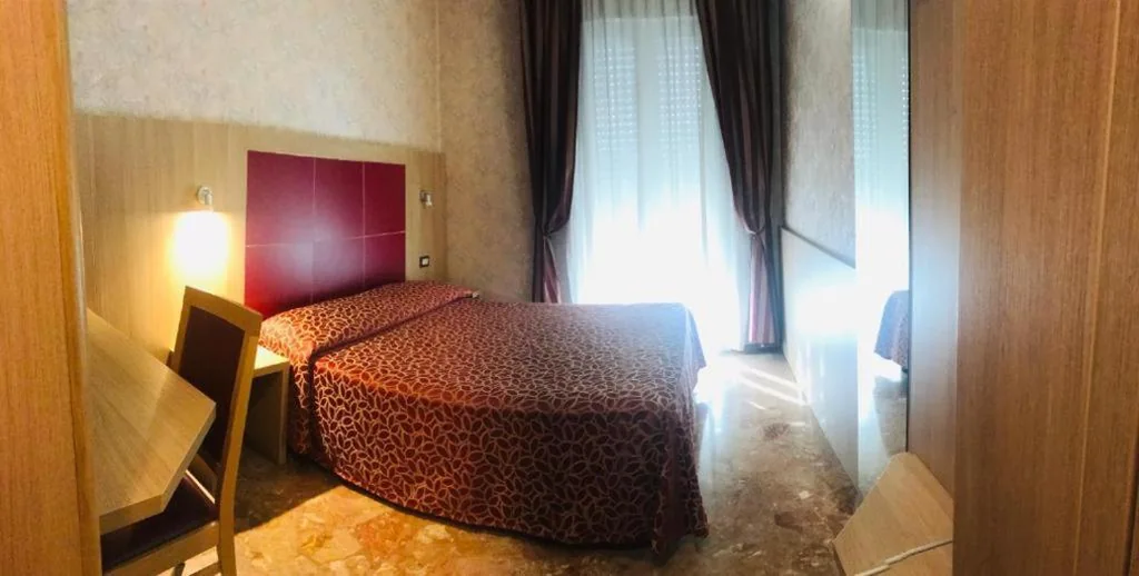 Camera Matrimoniale (1 Adulto) — Hotel San Carlo