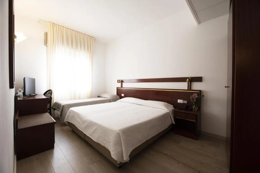 Camera Matrimoniale (3 Adulti) — Hotel Vienna