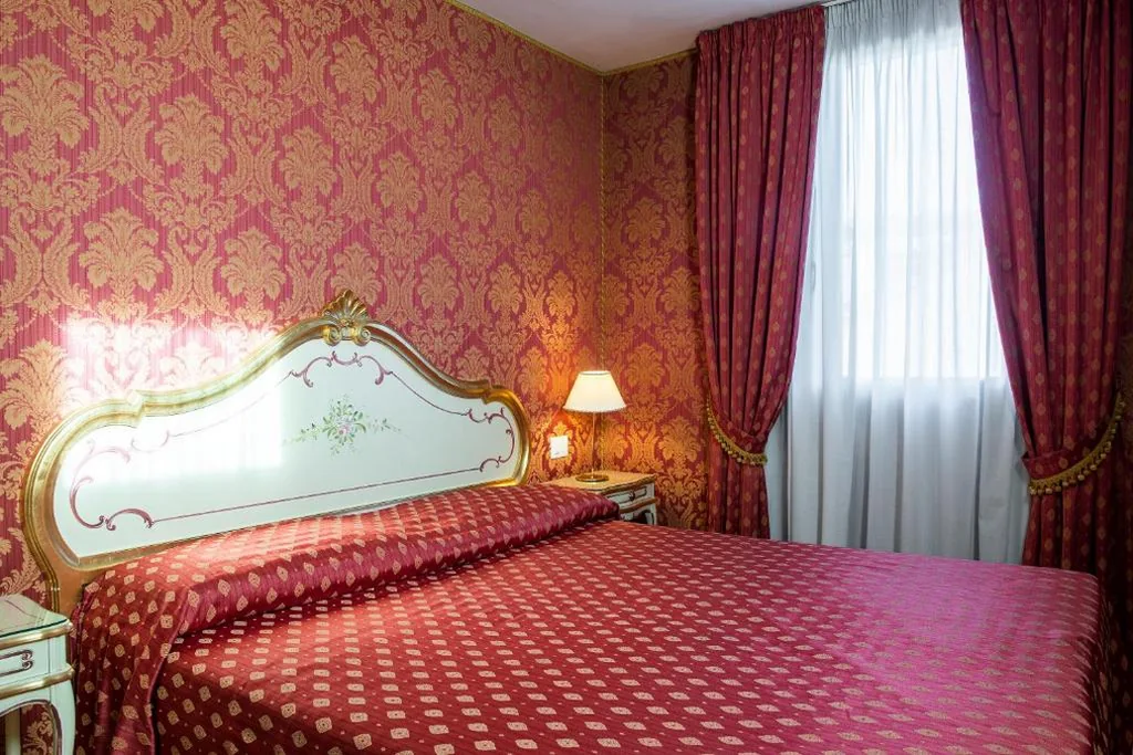 Double Room — Al Gazzettino
