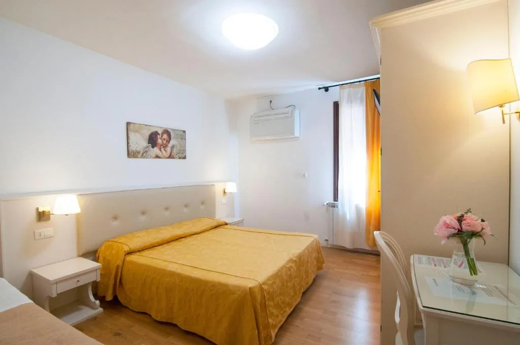 Camera Matrimoniale — Albergo ai Tolentini