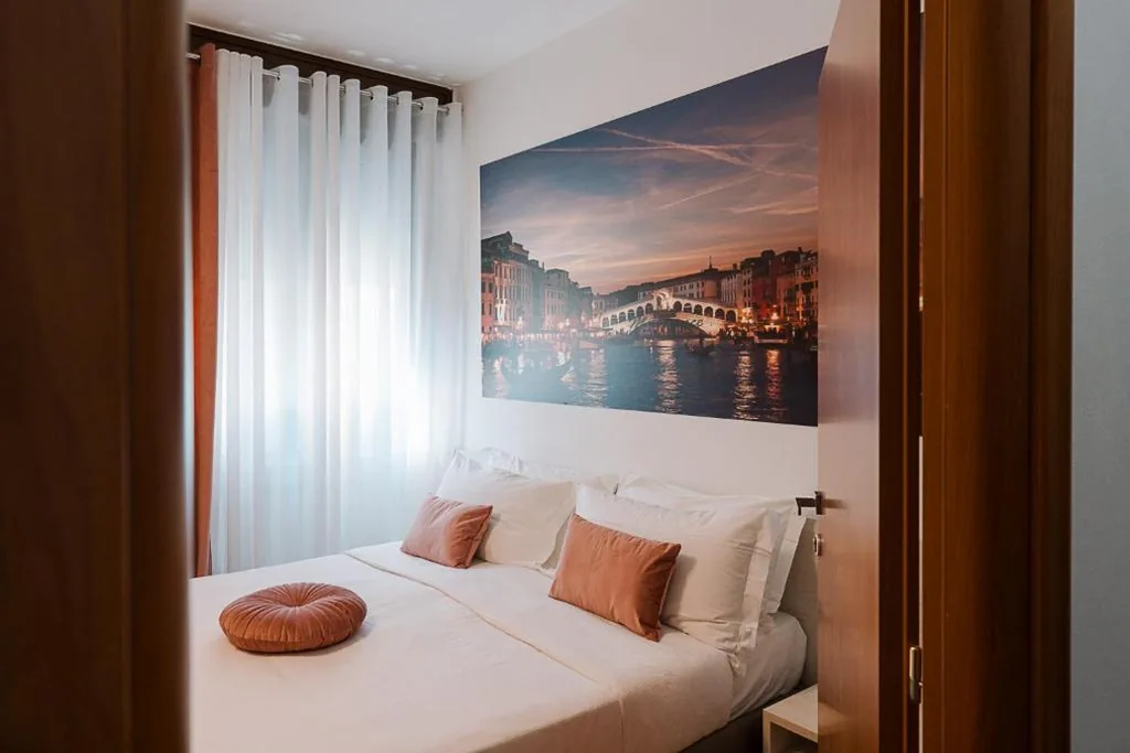 Camera Matrimoniale — Angela’s Rooms – 10 minutes from VENICE