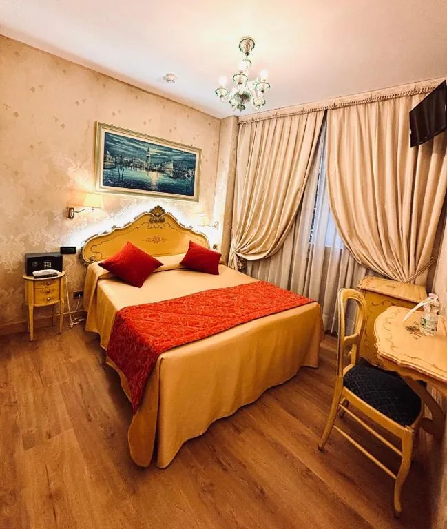Camera Matrimoniale Basic — Hotel al Graspo de Ua