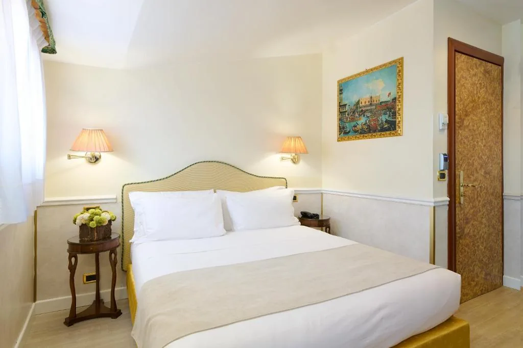 Basic Double Room — Hotel Arlecchino